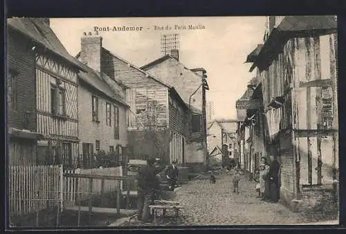 AK Pont-Audemer, Rue du Petit Moulin avec maisons à colombages