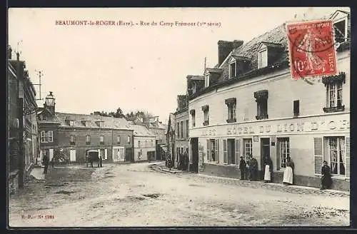 AK Beaumont-le-Roger, Rue du Camp Frémont avec le Lion d`Or