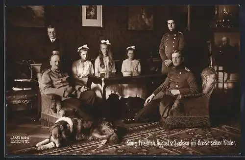 AK König Friedrich August III. von Sachsen und Familie im Wohnzimmer