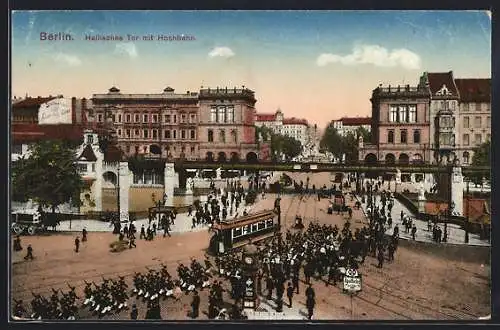 AK Berlin-Kreuzberg, marschierende Soldaten am Halleschen Tor, Strassenbahn