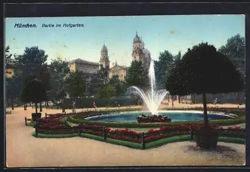 AK München, Partie im Hofgarten mit Springbrunnen