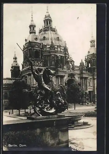 AK Berlin, Statue am Dom