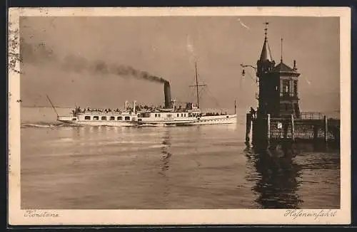 AK Konstanz, Salondampfer Bavaria bei der Hafeneinfahrt auf dem Bodensee