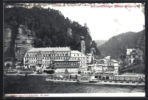 AK Herrnskretschen /Böhm. Schweiz, Elbdampfer Auguste Victoria vor dem Hotel Herrnhaus