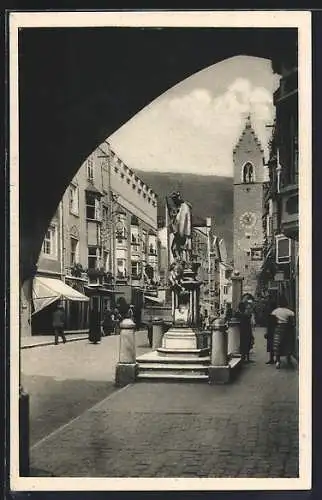 AK Vipiteno / Sterzing, Strassenpartie mit Denkmal