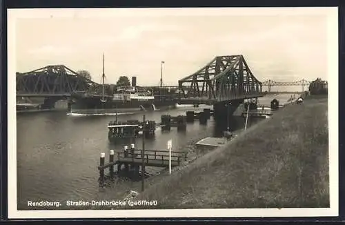 AK Rendsburg, Strassen-Drehbrücke geöffnet