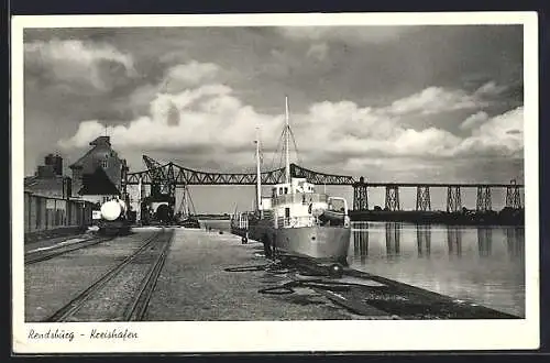 AK Rendsburg, Kreishafen, Schiff an der Anlegestelle