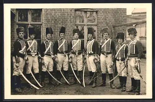 Foto-AK Männer in Militäruniformen aus dem 18. Jahrhundert