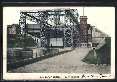 AK La Louvière, L`Ascenseur