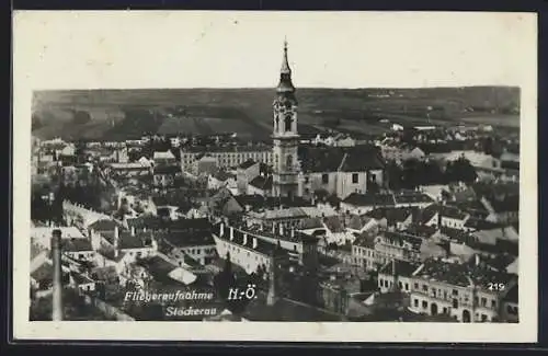 AK Stockerau /N.-Ö., Teilansicht mit Kirche, Fliegeraufnahme