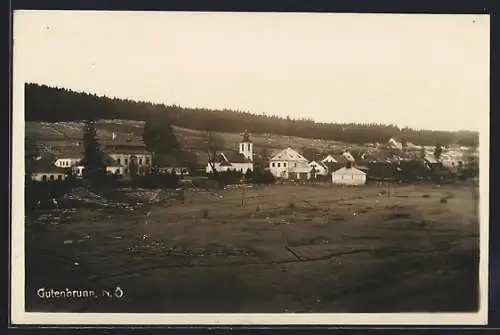 AK Gutenbrunn /N. Ö., Teilansicht mit Kirche