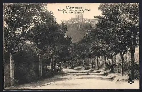 AK Saint-Flour, Route de Massiac avec vue sur la ville en hauteur