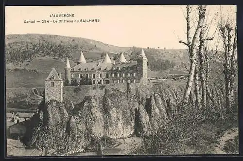 AK Sailhans, Le Château du Sailhans en Auvergne, vue sur les rochers et collines environnantes