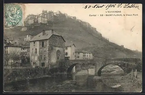 AK Saint-Flour, le Vieux Pont et vue sur la colline avec maisons historiques