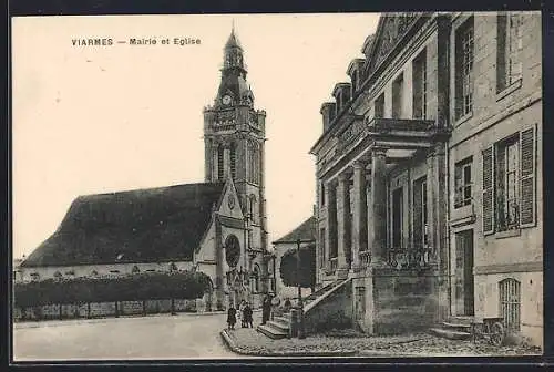 AK Viarmes, Mairie et Église