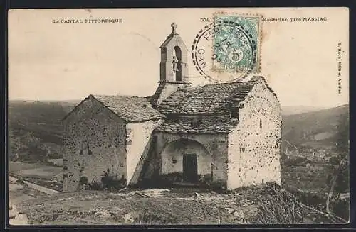 AK Massiac, Église pittoresque près de Massiac dans le Cantal