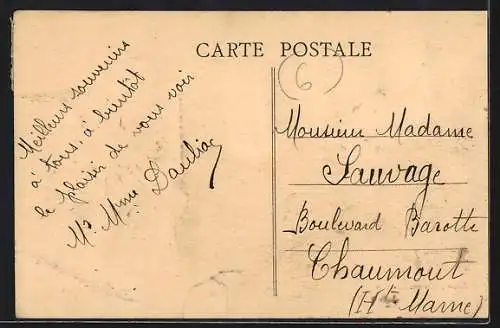 AK Champs-sur-Tarentaine, Vue générale du village et des environs boisés