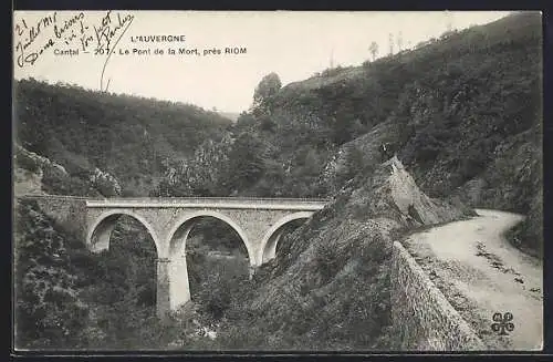 AK Riom, Le Pont de la Mort dans la vallée verdoyante