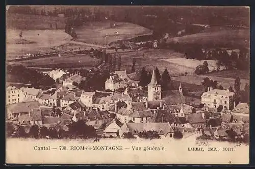 AK Riom-ès-Montagne, Vue générale du village et campagne environnante