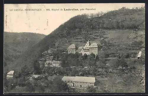 AK Pierrefort, Hôpital de Ladevéze dans le paysage pittoresque du Cantal