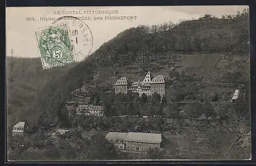 AK Pierrefort, Hôpital de Saint-Urzize dans le paysage pittoresque du Cantal