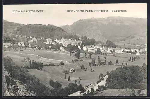 AK Condat-en-Feniers, Panorama du village pittoresque dans le Cantal