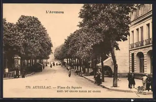 AK Aurillac, Place du Square animée en Auvergne