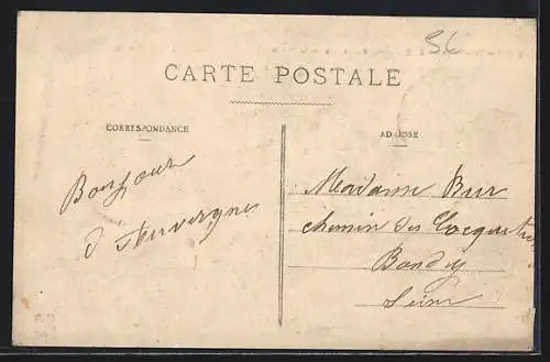 AK Vic-sur-Cère, Grand`Rue et Place de la Mairie