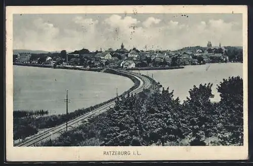 AK Ratzeburg, Blick auf die Stadt mit dem Königsdamm über den See