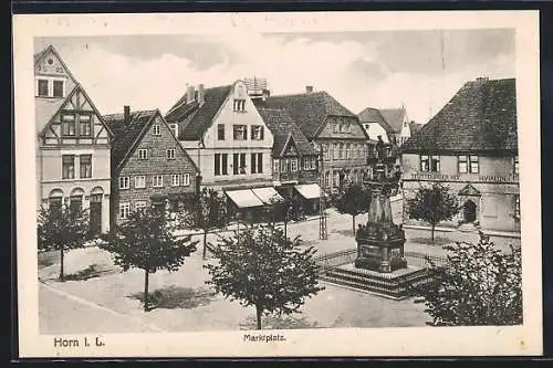 AK Horn i. L., Marktplatz mit Hotel Teutoburger Hof und Denkmal