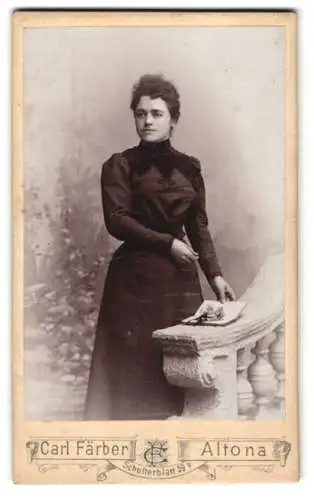 Fotografie Carl Färber, Altona, Schulterblatt 59b, Frau Dietorf im Jahr 1895