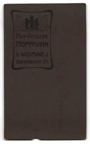 Fotografie Hof-Atelier Hoffmann, Weimar, Schröterstr. 31, Grete Thomann mit Schleife im Haar