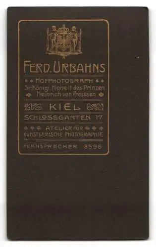 Fotografie Ferd. Urbahns, Kiel, Schlossgarten 17, Benni Heesch mit Brille