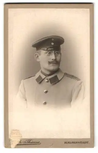 Fotografie Wilh. Thieme, Halberstadt, Plantage, Soldat Otto Peinert in Uniform