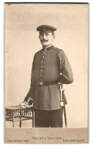 Fotografie Köhler &amp Saemann, Halberstadt, Heinrich Juliusstr. 8, Soldat Otto Peinert in Uniform