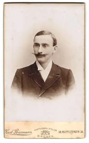 Fotografie Carl Biermann, Bremen, Hutfilterstr. 38, Willy Senecke im Jahr 1897