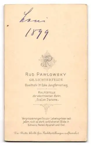 Fotografie Rud. Pawlowsky, Gr. Lichterfelde, Boothstr. 1a, Leni als Kind im Jahr 1899