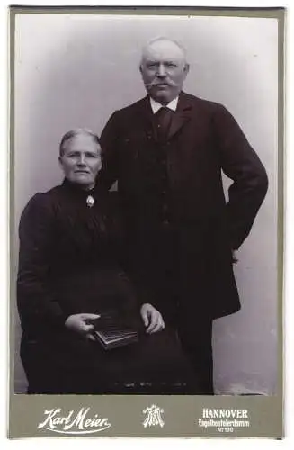 Fotografie Karl Meier, Hannover, Engelbosteler Damm 130, Heinrich und Louise Oehlsen geb. Stapel