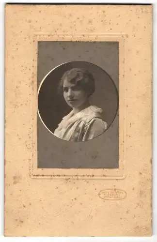 Fotografie Moriz Baumann, Augsburg, Wertachstrasse 27, Elisabeth Gunzner im Jahr 1915