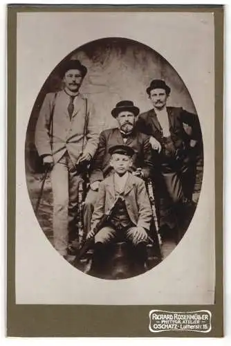 Fotografie Richard Rosenmüller, Oschatz, Lutherstr. 16, Rudolf und Adolf mit ihrem Vater im Jahr 1895