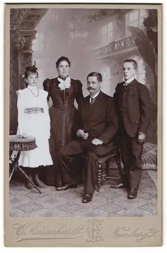 Fotografie C. Eisenhardt, Naumburg, Linden-Str. 4, Enne Kolbe mit ihrer Familie