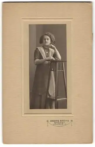 Fotografie Georg Brems, Bremen, Landwehrstr. 140, Hertha Rathmann mit Halskette