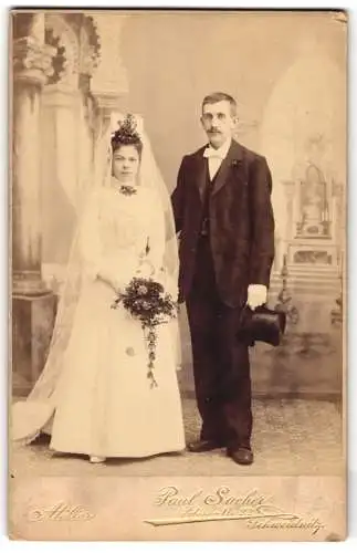 Fotografie Paul Sacher, Schweidnitz, Peterstrasse 22, Hochzeitspaar im Atelier