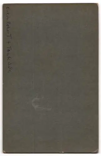 Fotografie Paul Sacher, Schweidnitz, Peterstrasse 22, Hochzeitspaar im Atelier