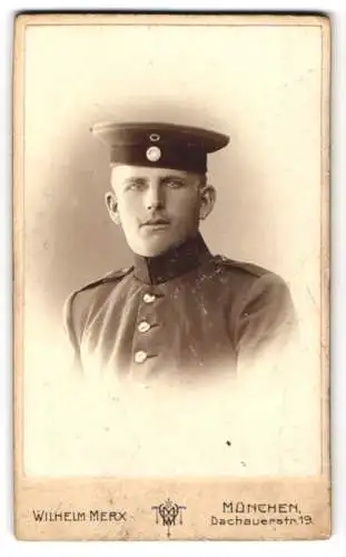 Fotografie Wilhelm Merx, München, Dachauerstr. 19, Junger Soldat in Uniform