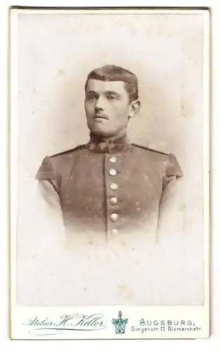 Fotografie Hans Keller, Augsburg, Singerstrasse 12, Porträt eines jungen Soldaten in Uniform