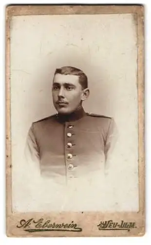 Fotografie A. Eberwein, Neu-Ulm, Bahnhofstrasse, Portrait eines jungen Soldaten in Uniform