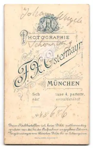 Fotografie F.X. Ostermayr, München, Schillerstrasse 4, Porträt eines jungen Soldaten in Uniform