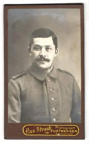 Fotografie Pius Straub, Furtwangen, Rabenstrasse, Porträt eines Soldaten in Uniform