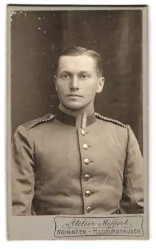 Fotografie Atelier Meffert, Meiningen, Sedanstrasse, Porträt eines jungen Soldaten in Uniform